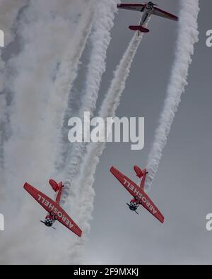 Am 15. April 2021 treten die Aeroshell-Teams auf der Sun N Fun Airshow in Lakeland, Zentral-Florida, USA. Stockfoto