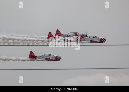 Am 15. April 2021 treten die Aeroshell-Teams auf der Sun N Fun Airshow in Lakeland, Zentral-Florida, USA. Stockfoto