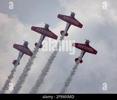 Am 15. April 2021 treten die Aeroshell-Teams auf der Sun N Fun Airshow in Lakeland, Zentral-Florida, USA. Stockfoto