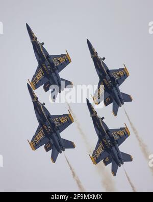 Am 15. April 2021 treten die Blue Angels der US Navy bei der Sun N Fun Airshow in Lakeland, Central Florida, USA, auf. Stockfoto
