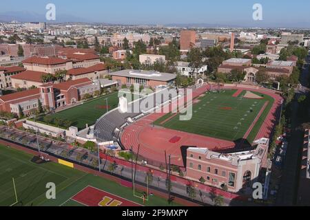 Eine Luftaufnahme von Cromwell Field und Loker Stadium auf dem Campus der University of Southern California, Sonntag, 18. April 2021, in Los Angeles. Der Stockfoto