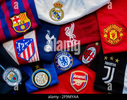 Barcelona, Katalonien, Spanien. 19. April 2021. Horizontale Ansicht der Trikots der Super League oder der European Super League Teams. Alljährliches Fußballturnier des Clubs Stockfoto