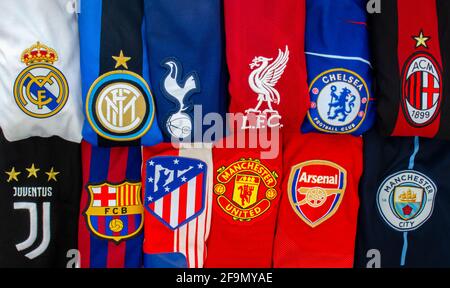 Chamartín, Madrid, Spanien. 19. April 2021. Horizontale Ansicht der Trikots der Super League oder der European Super League Teams. Alljährlicher Fußballwettbewerb des Vereins Stockfoto