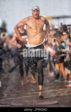 Lanzarote 2016. Jan Frodeno kommt beim Ironman 2016 auf Lanzarote aus dem Wasser. Stockfoto