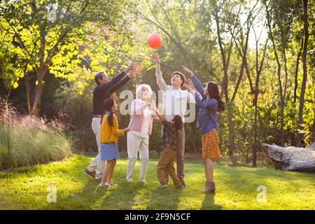 Glückliche Familie Spaß im park Stockfoto