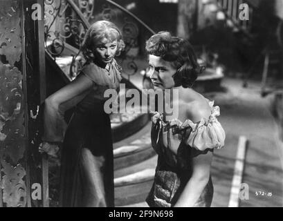 VIVIEN LEIGH und KIM HUNTER in EINER STRASSENBAHN NAMENS DESIRE 1951 Regie ELIA KAZAN Originalstück / Drehbuch TENNESSEE WILLIAMS Charles K. Feldman Group / Warner Bros. Stockfoto