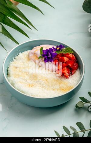 Hawaianischer Reisbrei mit Kokosmilch Stockfoto