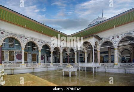 Istanbul, Türkei. Im Topkapi Palast. Tolle Innenausstattung im osmanischen Stil. Der Hof des Topkapi-Palastes - Alte Residenz der türkischen Sultane Stockfoto