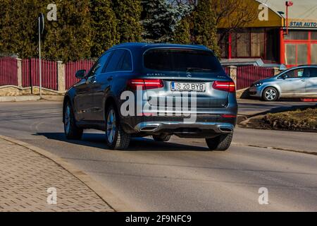 Iasi - Rumänien - 13. März 2021: Neuer Jeep auf den Steets Stockfoto