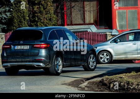 Iasi - Rumänien - 13. März 2021: Neuer Jeep auf den Steets Stockfoto