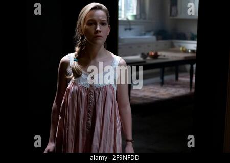 VICTORIA PEDRETTI IN THE HAUNTING OF BLY MANOR (2020), REGIE: CIARAN FOY, MIKE FLANAGAN, BEN HOWLING UND YOLANDA RAMKE. Kredit: PARAMOUNT FERNSEHEN / Album Stockfoto