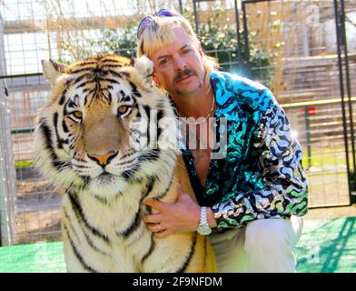 JOE EXOTIC IN TIGER KING: MURDER, MAYHEM AND MADNESS (2020). Kredit: NETFLIX / Album Stockfoto