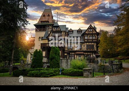 Das Schloss Pelisor im Park des Schlosses Peles in Sinaia, Rumänien Stockfoto