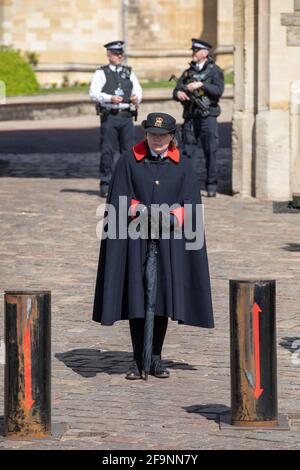 Königliche Beerdigung in Windsor: Schlosswächter während des Aufbaus des Beerdigung von Herzog von Edinburgh in Windsor, Berkshire, England, Vereinigtes Königreich Stockfoto