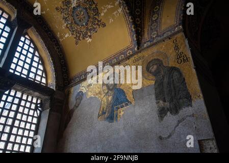 ISTANBUL TÜRKEI. Die Hagia Sophia (auch Hagia Sofia oder Ayasofya genannt) Innenarchitektur, berühmtes byzantinisches Wahrzeichen und Weltwunder Stockfoto