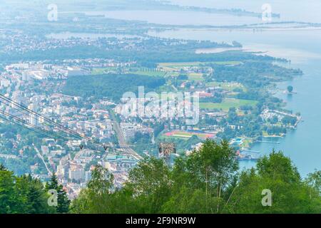 Luftaufnahme der österreichischen Stadt Bregenz am bodensee. Stockfoto