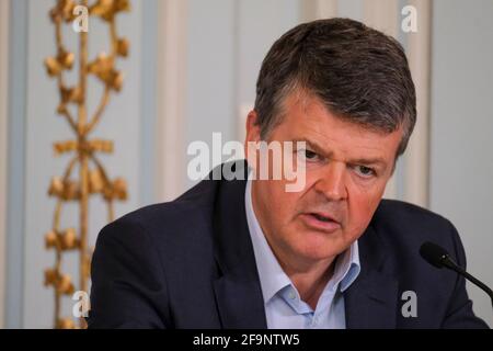Der flämische Minister für Innenpolitik und Zusammenleben, Bart Somers, auf einer Pressekonferenz der flämischen Regierung zum Thema Rücküberführung Stockfoto