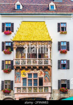 Detail der berühmten Goldenen Dachl in Innsbruck, Österreich. Stockfoto