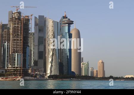 Ein Blick auf die Innenstadt von Doha von Corniche Stockfoto