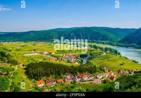 Panorama-Luftaufnahme des Dorfes Durnstein in der wachau In Österreich Stockfoto