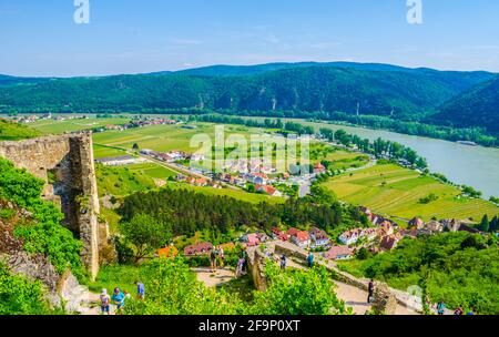 Panorama-Luftaufnahme des Dorfes Durnstein in der wachau In Österreich Stockfoto