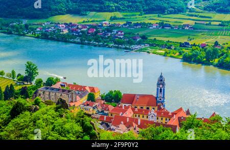 Panorama-Luftaufnahme des Dorfes Durnstein in der wachau In Österreich Stockfoto