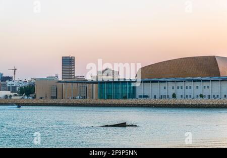 Bahrain Nationaltheater bei Sonnenuntergang in manama. Stockfoto