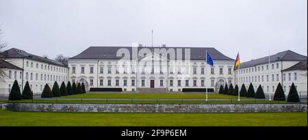 das Schloss bellevue in berlin ist ein Sitz des deutschen Präsidenten. Stockfoto