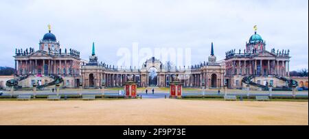 Gebäudekomplex der potsdamer Universität im sanssouci-Park in deutschland. Stockfoto