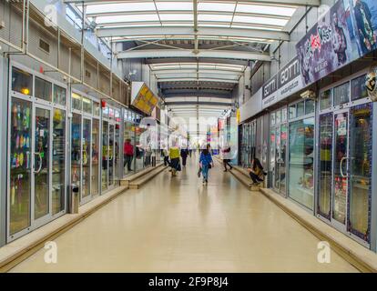 Die überdachte Brücke in plovdiv verbindet Fußgängerzone und Einkaufszone miteinander. Stockfoto