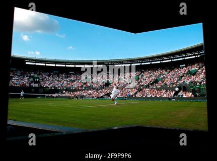 WIMBLEDON 1ST DAT 24/6/2002 GREG RUSEDSKI V J.MELZER BILD DAVID ASHDOWN. WIMBLEDON TENNIS Stockfoto