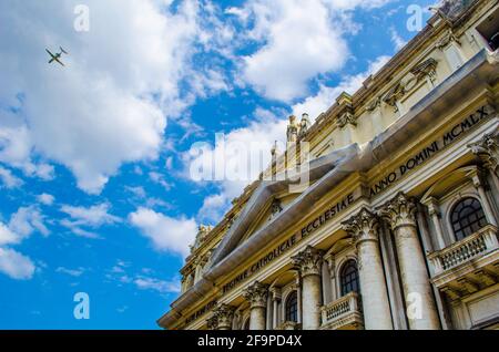 Fassade der Kirche von madre del buon consiglio in der italienischen Stadt neapel. Stockfoto