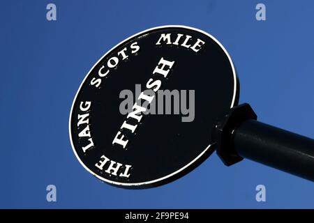 The lang Scot's Mile, Ayr, Ayrshire, Schottland, Großbritannien. Der lang Scots Mile Walk wurde 2002 an der Küste von Ayr gegründet, um die historischen Verbindungen der Stadt mit Burns zu gedenken und gesunde Bewegung zu fördern. Es wurde geschätzt, dass ein 10 Stein Mann oder eine Frau zu Fuß lang Scots Mile würde verbrennen 115 Kalorien und ein 16 Stein Person, 184 Kalorien. Stockfoto