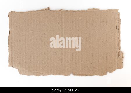 Zerrissenes Stück Pappe isoliert auf weißem Hintergrund, Karton mit abgerissenen Kanten, Draufsicht Stockfoto