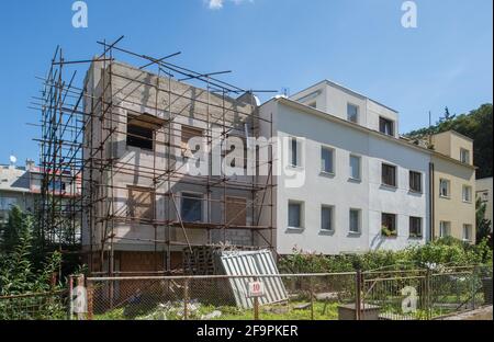 24.08.2020, , - Werkbundsiedlung Bruenn, Haus 10, 11, 12, 13 - von links nach rechts, Haus 13 und 12 von Jan Visek (Straße Drnovicka 8, 10), Haus 11 Stockfoto