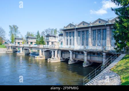 Wasserkraftwerk am Fluss Labe in Podebrady (Tschechische Republik) Stockfoto