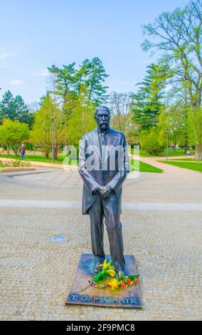 Statue von Tomas Garrigue Masaryk mit Erinnerungskerzen in der Stadt Podebrady, Tschechische Republik. Stockfoto