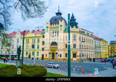 Prächtiges Gebäude der Synagoge in der tschechischen Stadt hradec kralove Stockfoto