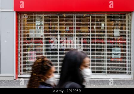 23.02.2021, Krefeld, Nordrhein-Westfalen, Deutschland - Krefelder Innenstadt in Zeiten der Corona-Krise während der zweiten Sperre sind die meisten Geschäfte Kl Stockfoto
