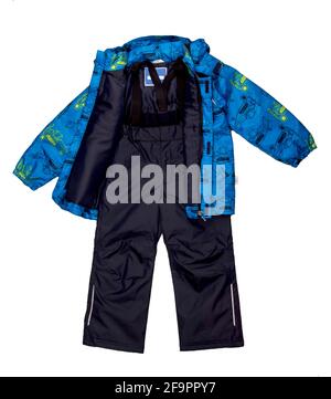 Isoliertes Set aus hellblauer Jacke und Hose für Kinder bei kaltem Wetter. Stockfoto