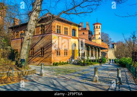 Blick auf das schloss borgo medievale mit Blick auf das italienische Gebäude Stadt turin Stockfoto