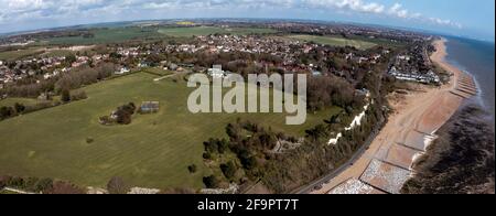 Panorama-Luftaufnahme von Oldstairs Bay, Upper und Lower Walmer und Deal, Kent Stockfoto