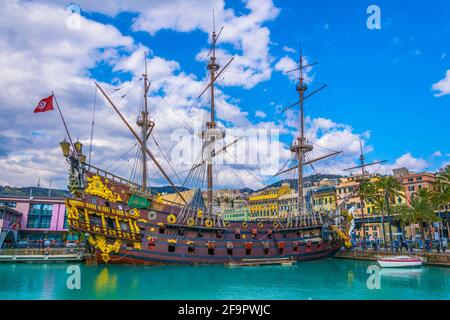 Galeone Neptune altes Holzschiff, touristische Attraktion in Genua Stockfoto