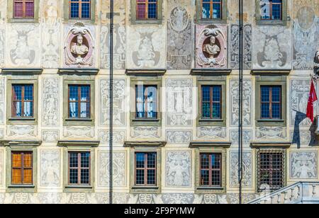 Fassade des palazzo die cavalieri - Sitz der Universität auf der piazza dei cavalieri in der italienischen Stadt Pisa. Stockfoto