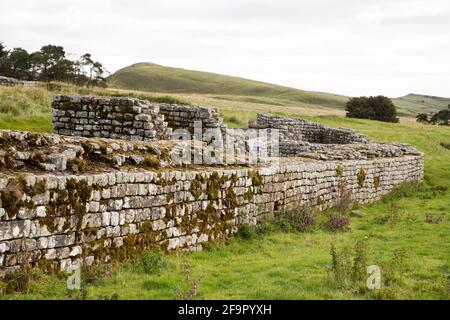 Wände im römischen Fort von Housesteads in Northumberland, England. Das antike Denkmal ist Teil der Grenzen des Römischen Reiches UNESCO-Weltkulturerbe Si Stockfoto