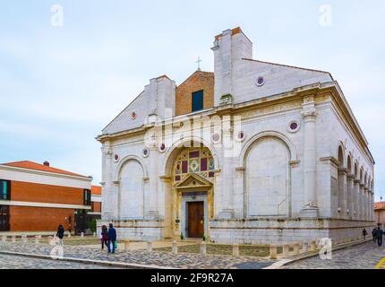 Der Tempio Malatestiano (italienischer Malatesta-Tempel) ist die Kathedrale von Rimini, Italien Stockfoto