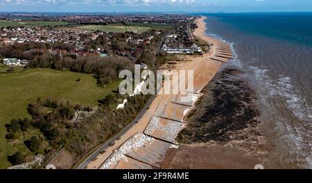 Luftaufnahme von Oldstairs Bay, Upper and Lower Walmer und Deal, Kent Stockfoto