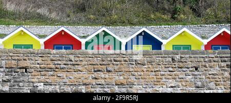 Bunte Strandhütten auf Barry Island, Wales, Großbritannien Stockfoto