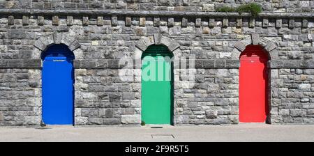 Bunte Strandhütten auf Barry Island, Wales, Großbritannien Stockfoto