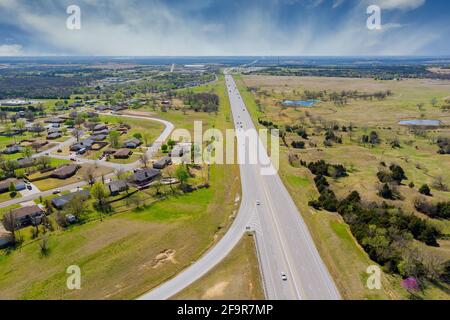 Panorama-Luftaufnahme der kleinen Stadt in der Nähe der Straße Autobahn befindet In Mittelamerika Stockfoto